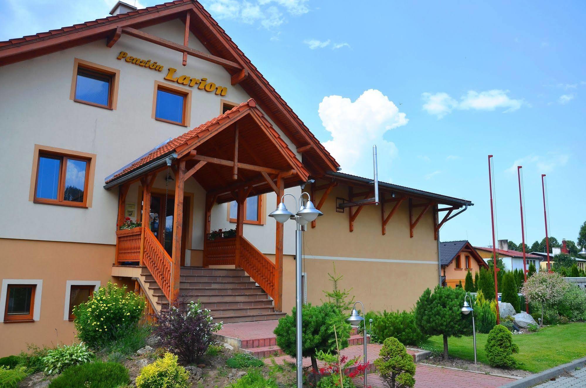 Penzion Larion Kralova Lehota Exterior photo